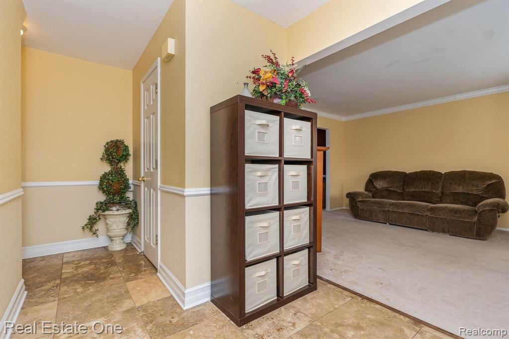 1958 Brookfield Road Rochester Hills, MI 48306 - Photo 6 of 35