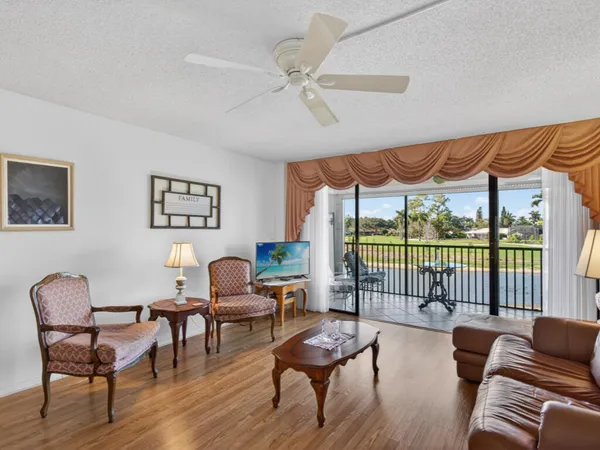 $195,000 | 413 Augusta Boulevard, Unit 206, Naples, FL 34113