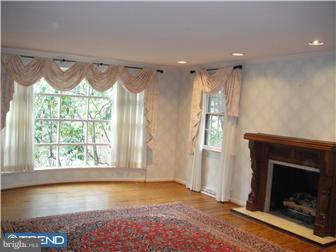 823 Dale Road Jenkintown, PA 19046 - Photo 3 of 12 Living Room