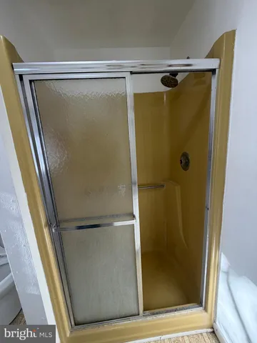 $1,300 | 644 Cooper Street, Unit 2, Beverly, NJ 08010