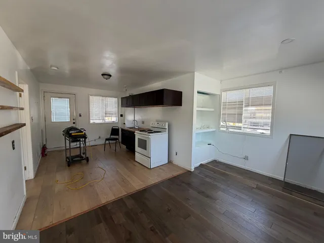 $1,300 | 644 Cooper Street, Unit 2, Beverly, NJ 08010