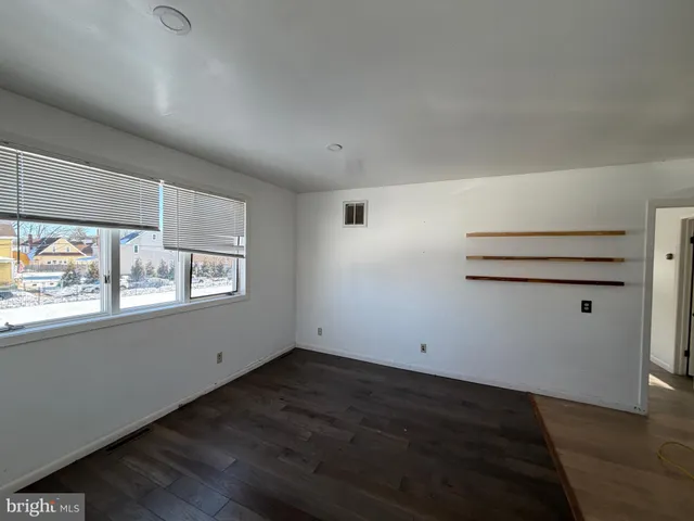 $1,300 | 644 Cooper Street, Unit 2, Beverly, NJ 08010