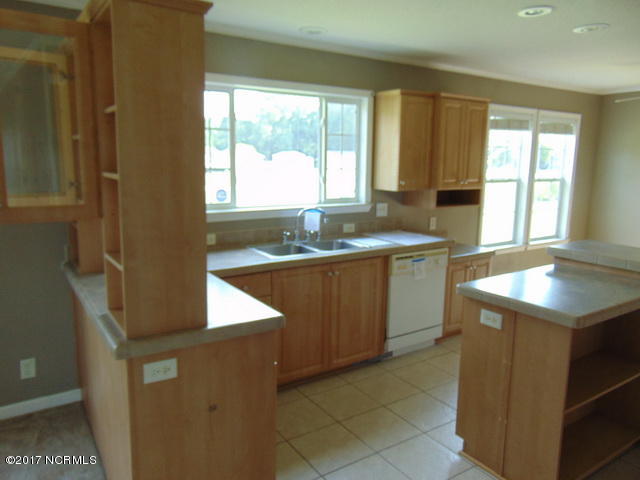 201 Satchwell Road Grimesland, NC 27837 - Photo 8 of 22 39 KITCHEN