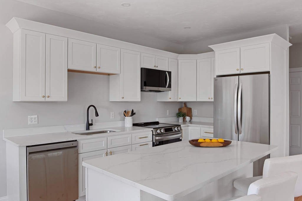 77 Upland Street Worcester, MA 01607 - Photo 5 of 15