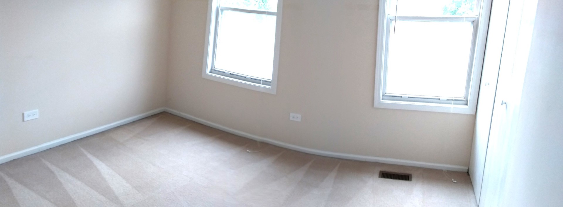7308 Devereux Road Downers Grove, IL 60516 - Photo 30 of 34 an empty room with a window