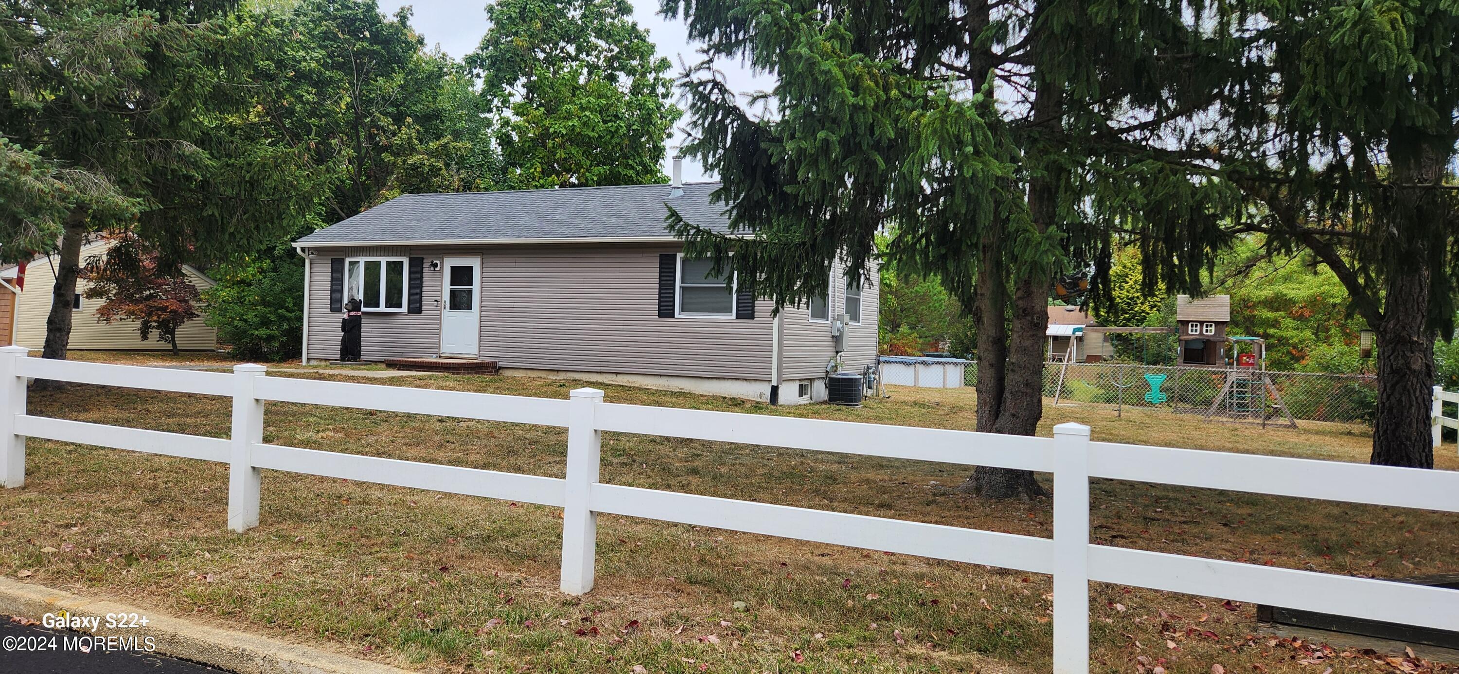 8 Hemlock Road Howell, NJ 07731 - Photo 41 of 42 20240925_124246