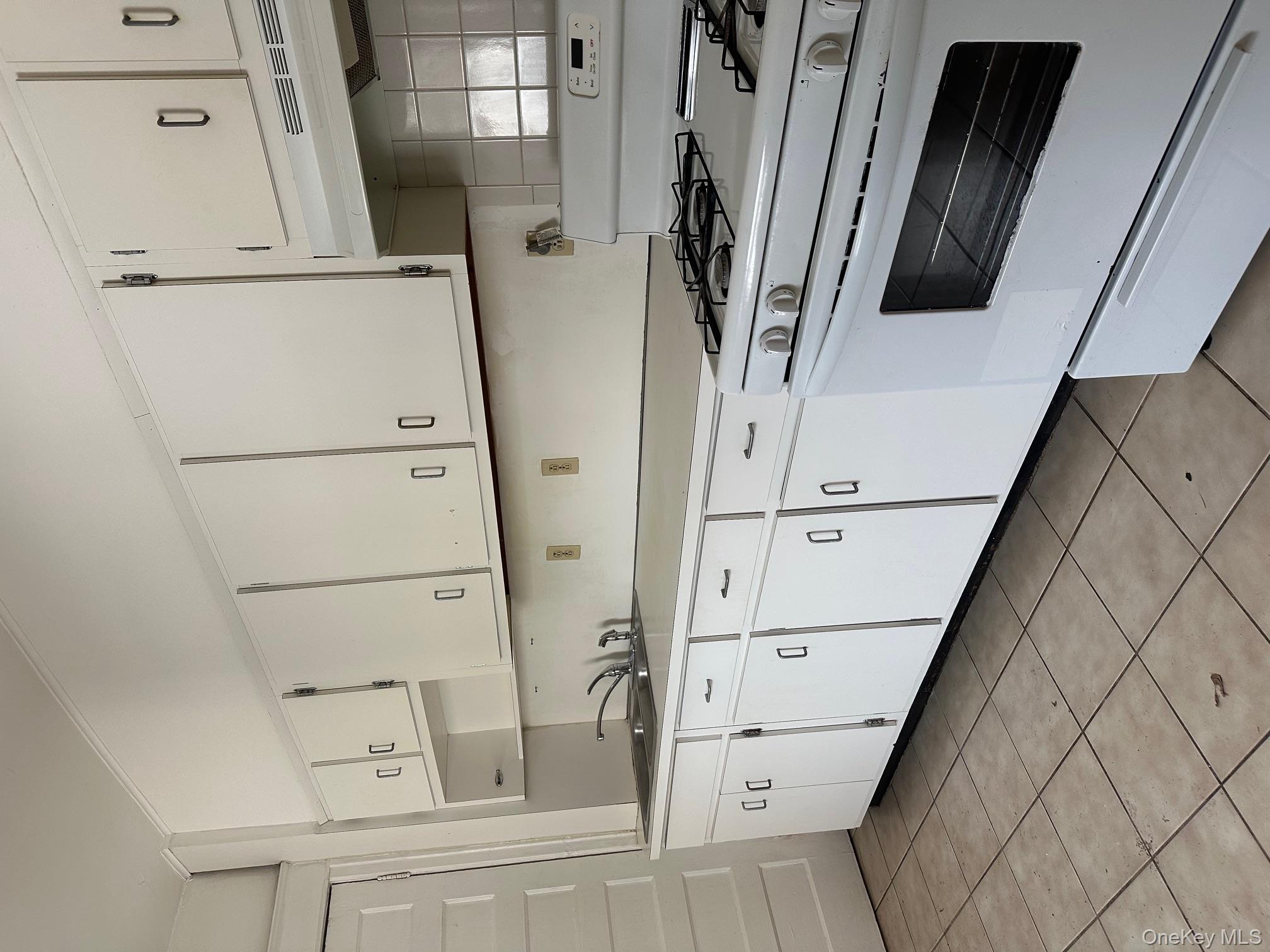 164 Mill Street, Unit 1 Poughkeepsie, NY 12601 - Photo 2 of 8