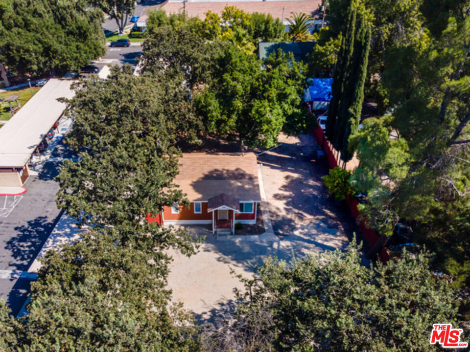 2947 Los Robles Road Thousand Oaks, CA 91362 - Photo 2 of 31 a backyard of a house with outdoor seating