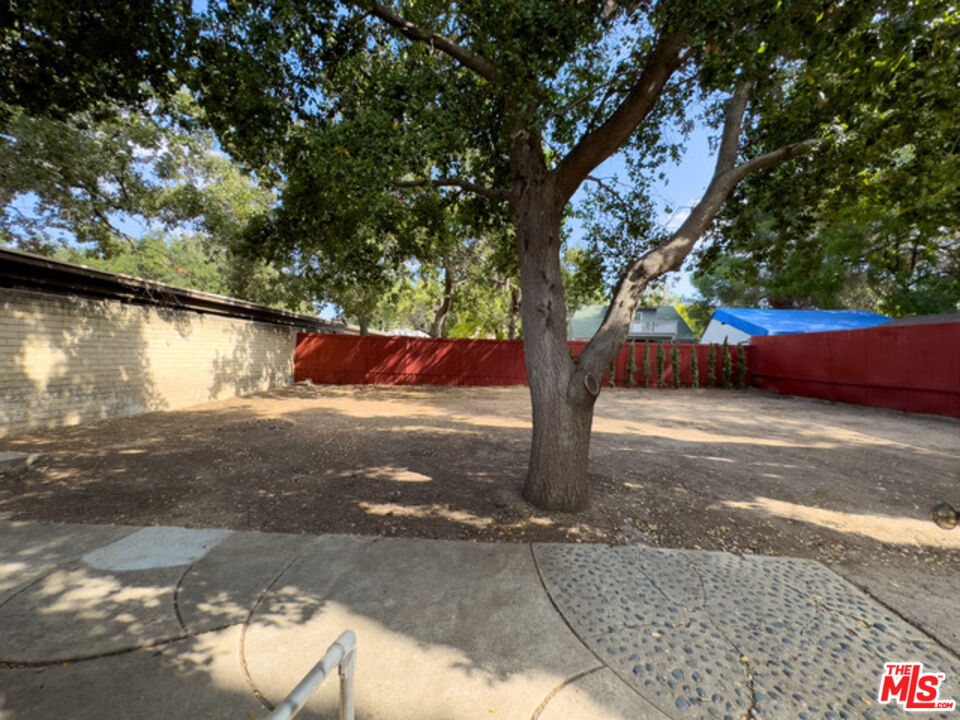 2947 Los Robles Road Thousand Oaks, CA 91362 - Photo 3 of 31 a view of yard