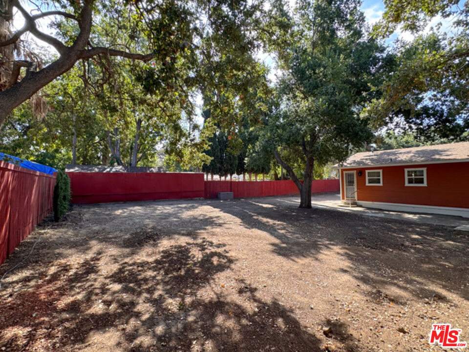 2947 Los Robles Road Thousand Oaks, CA 91362 - Photo 8 of 31 a view of a yard with plants and trees