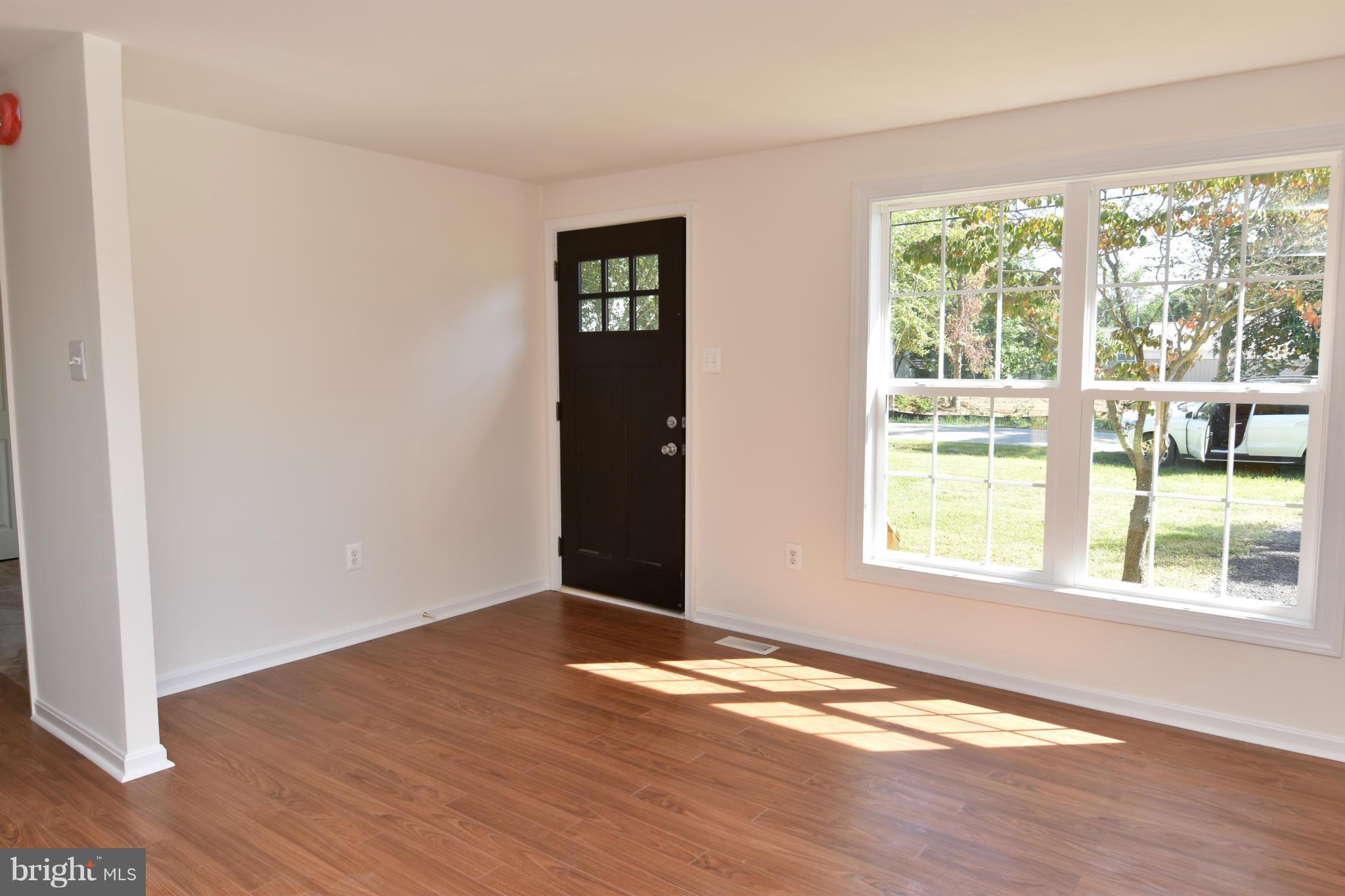958 Crystal Rock Road Lusby, MD 20657 - Photo 2 of 30 Living Room
