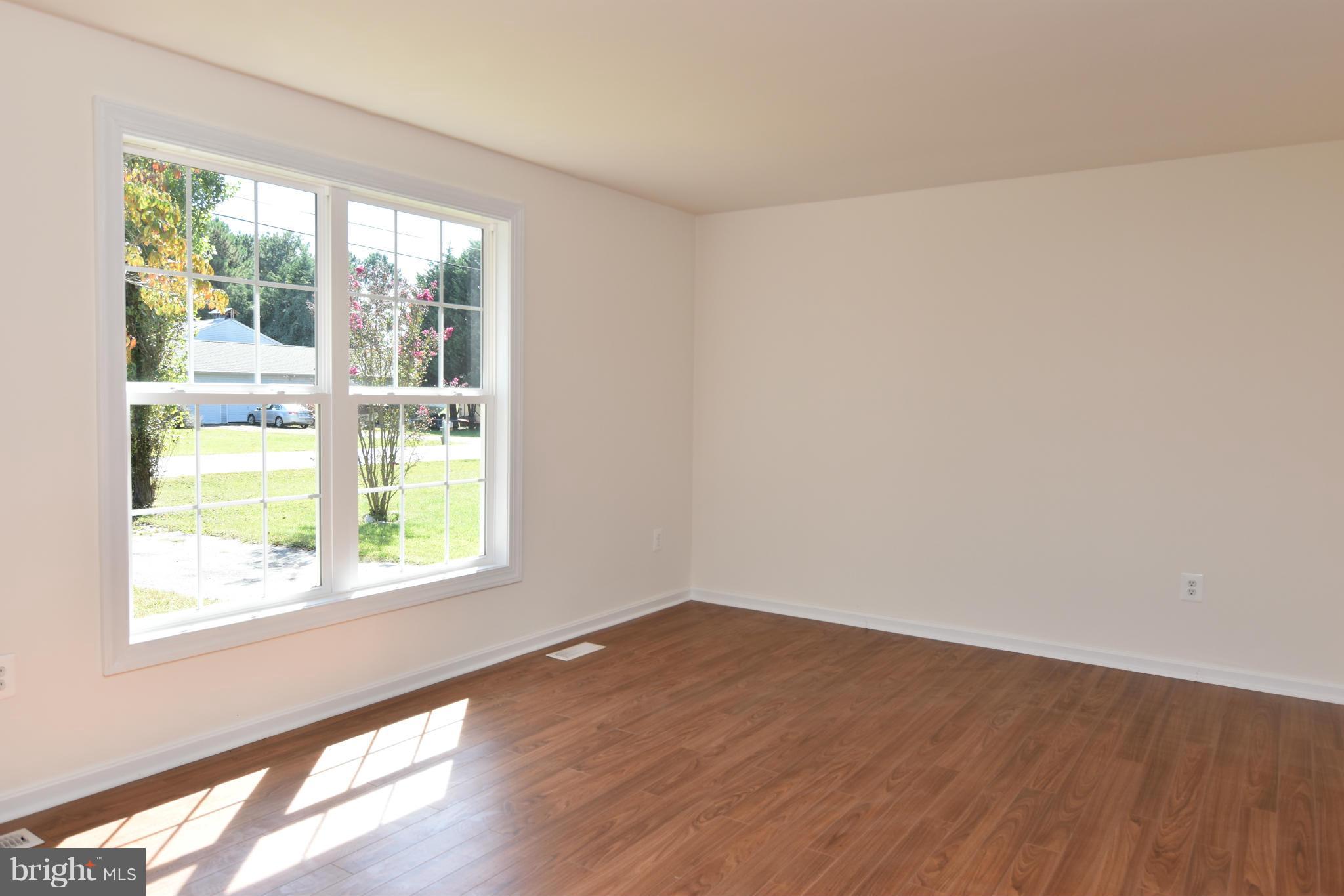 958 Crystal Rock Road Lusby, MD 20657 - Photo 3 of 30 Living Room