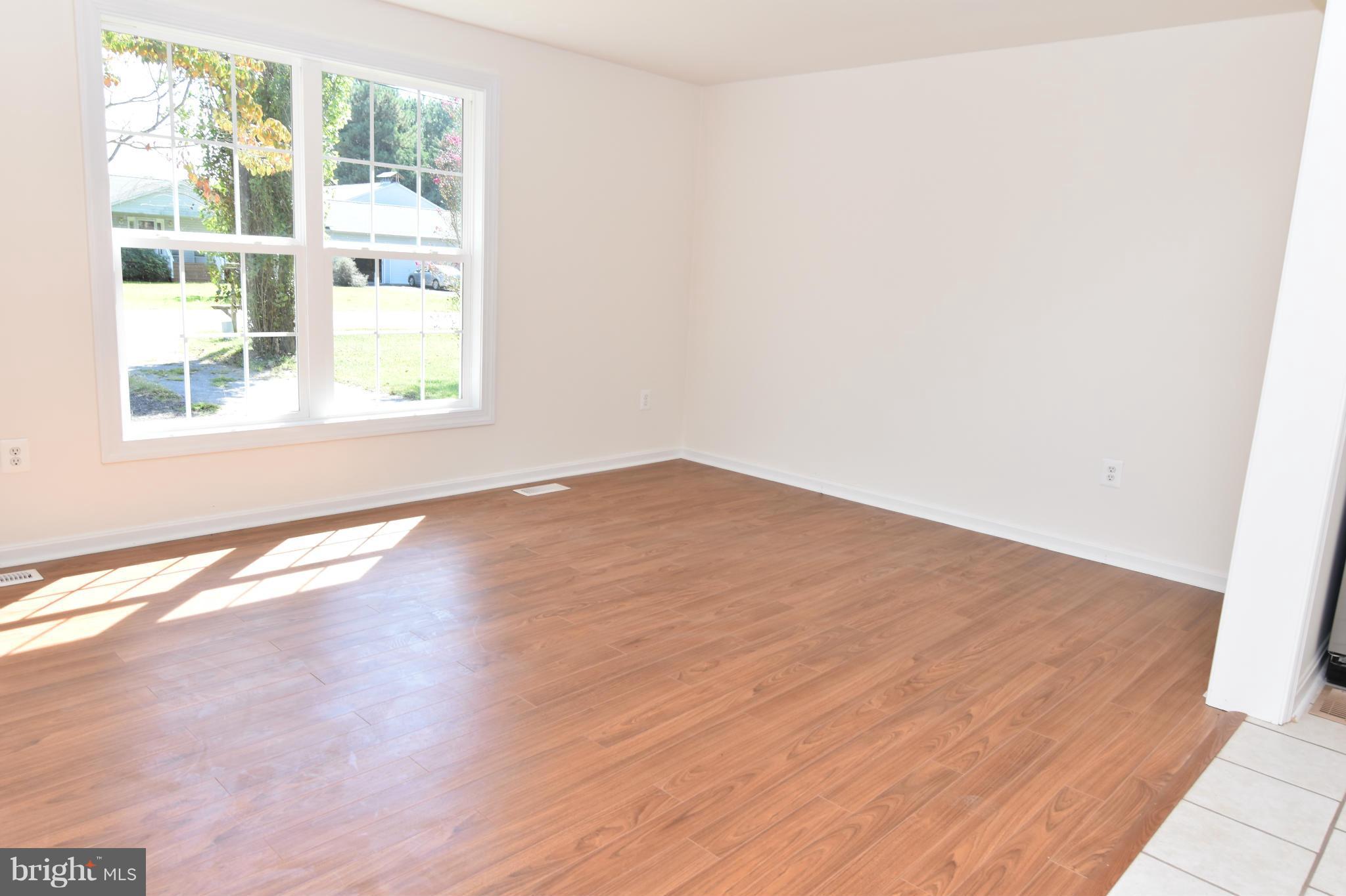 958 Crystal Rock Road Lusby, MD 20657 - Photo 4 of 30 Living Room