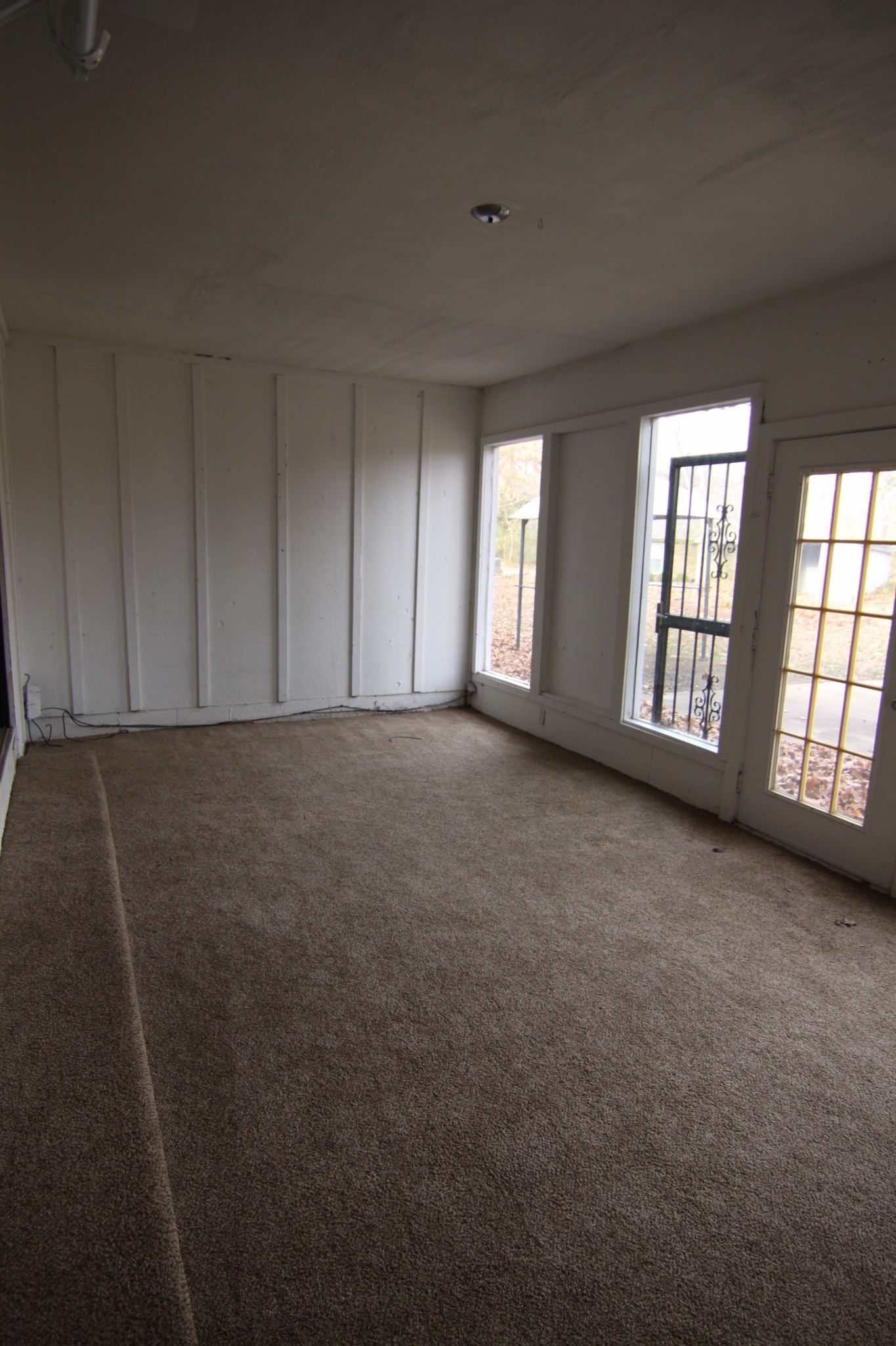 337 Rossview Road Clarksville, TN 37043 - Photo 14 of 22 an empty room with windows
