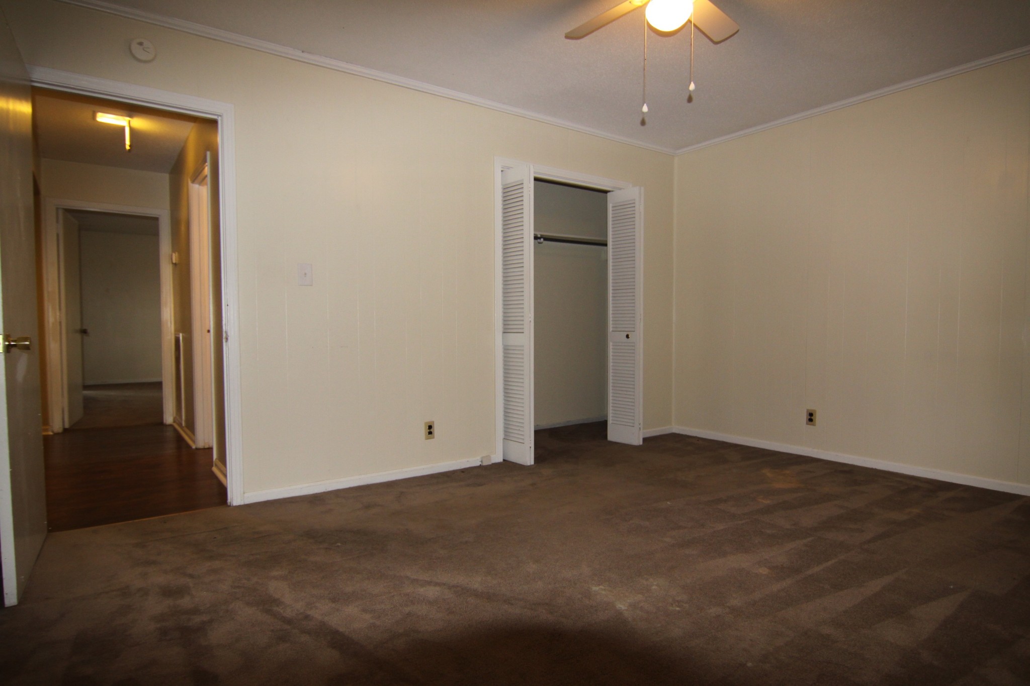 337 Rossview Road Clarksville, TN 37043 - Photo 17 of 22 an empty room with a ceiling fan and window