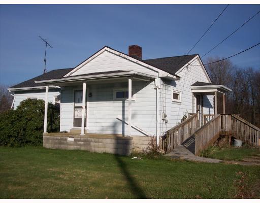1360 Robertson Road Hermitage, PA 16148 - Photo 2 of 6 Exterior Front.