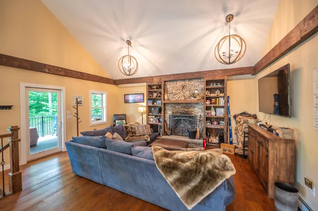 $2,100,000 | 121 Fannie Hill Drive, Wilmington, VT 05363