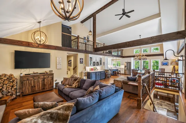 $2,100,000 | 121 Fannie Hill Drive, Wilmington, VT 05363