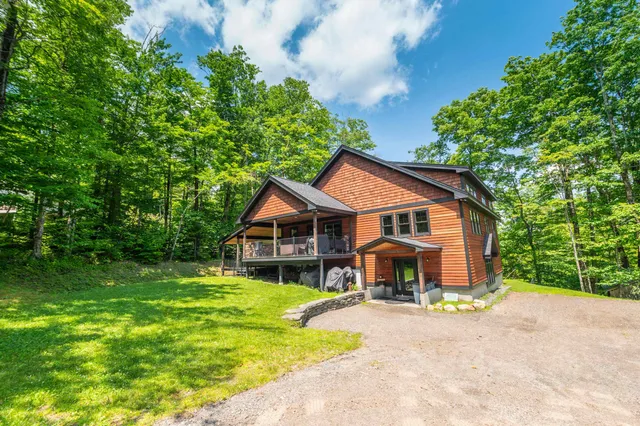 $2,100,000 | 121 Fannie Hill Drive, Wilmington, VT 05363