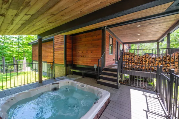 $2,100,000 | 121 Fannie Hill Drive, Wilmington, VT 05363