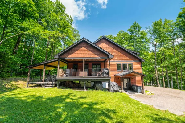$2,100,000 | 121 Fannie Hill Drive, Wilmington, VT 05363