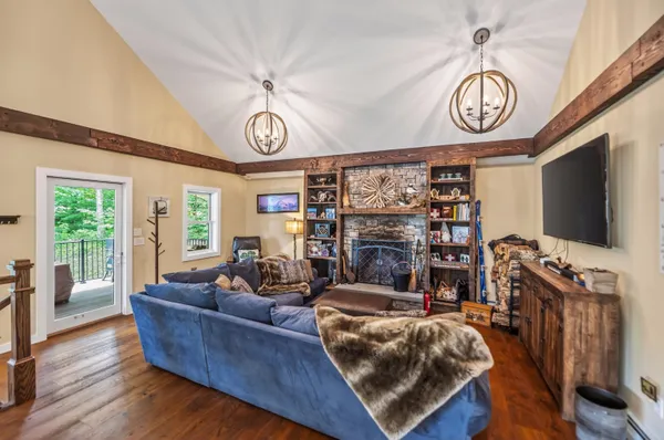 $2,100,000 | 121 Fannie Hill Drive, Wilmington, VT 05363