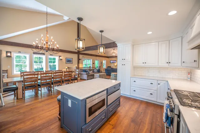 $2,100,000 | 121 Fannie Hill Drive, Wilmington, VT 05363