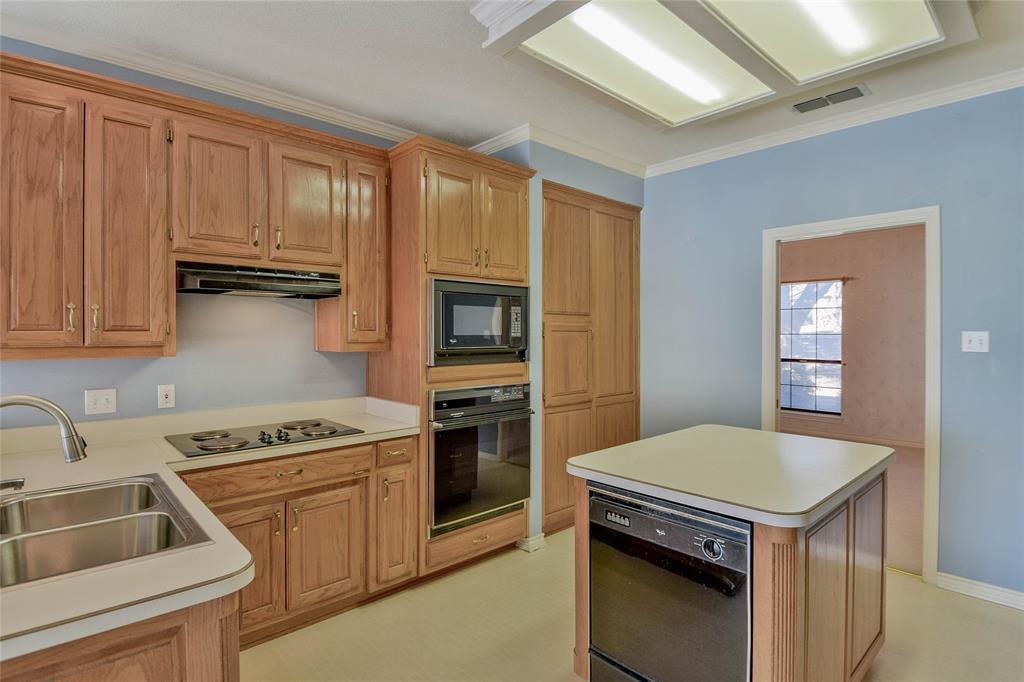 9110 Ravenswood Road Granbury, TX 76049 - Photo 15 of 40