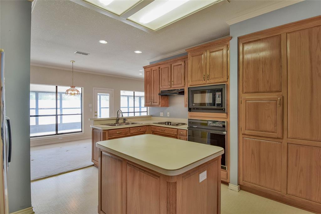 9110 Ravenswood Road Granbury, TX 76049 - Photo 16 of 40