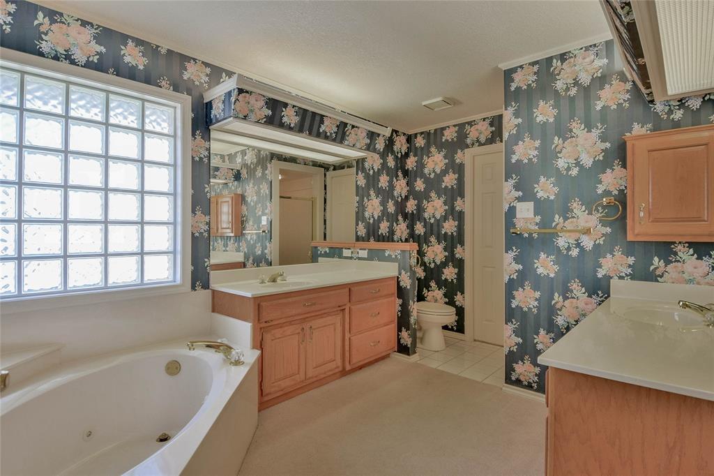 9110 Ravenswood Road Granbury, TX 76049 - Photo 23 of 40 Primary Bath with jetted tub, separate shower, dual vanities, and walk-in closet