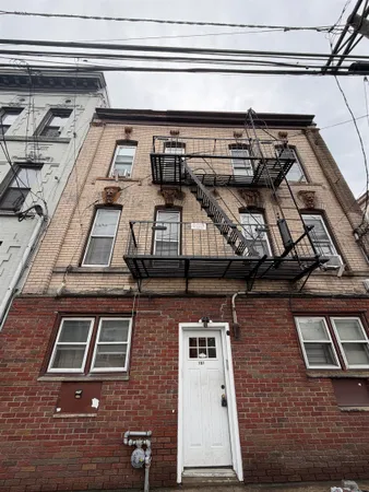 $1,375 | 187 Beacon Avenue, Jersey City, NJ 07306