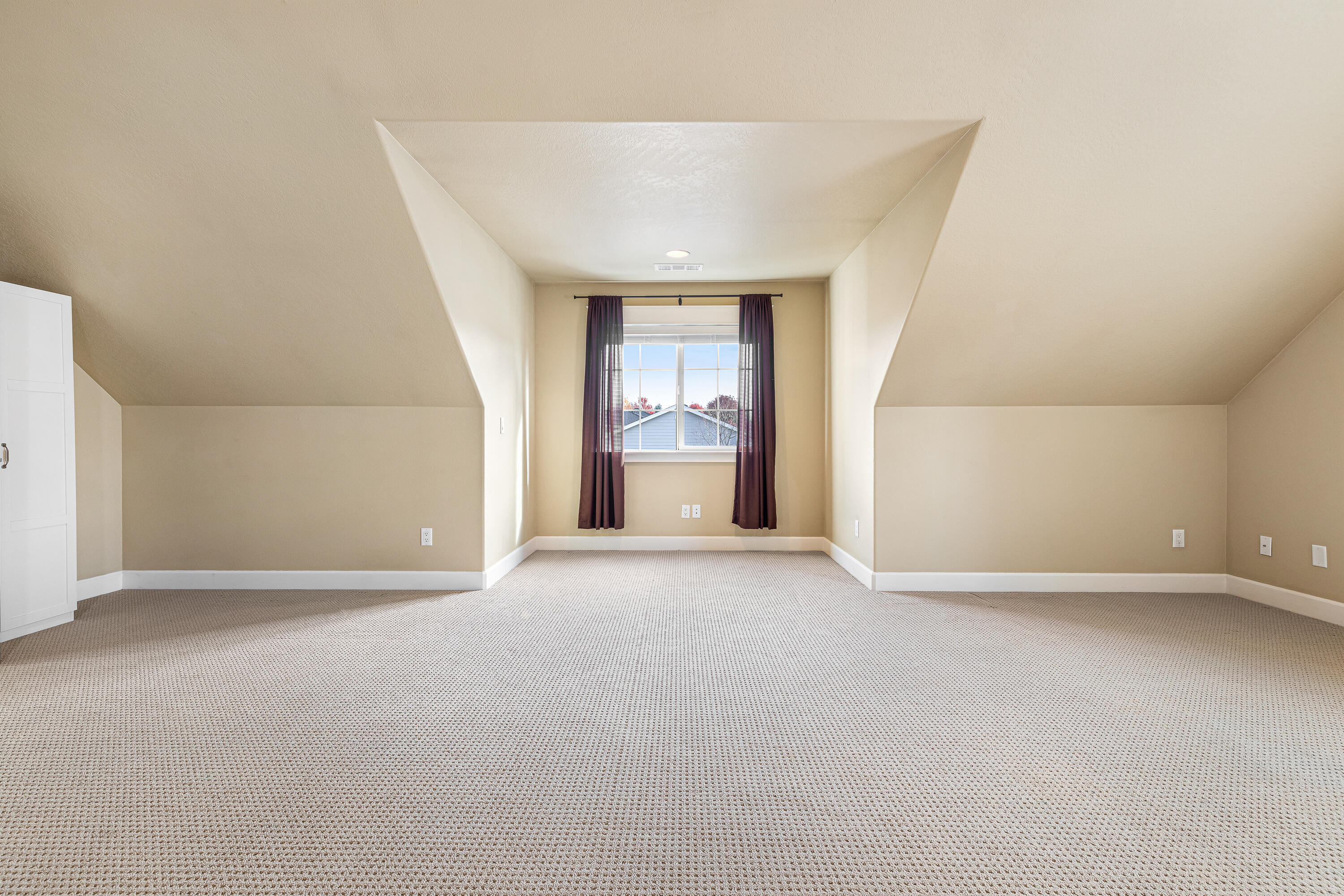 817 Buck Point Street Central Point, OR 97502 - Photo 34 of 47 9R9A9778 - Copy - Copy