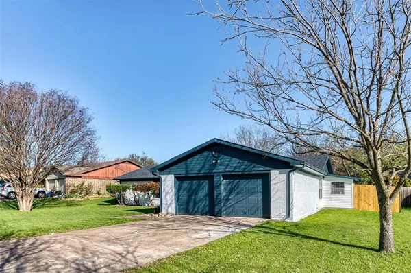 $300,000 | 1721 South Timber Court, Benbrook, TX 76126