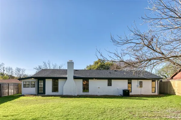 $300,000 | 1721 South Timber Court, Benbrook, TX 76126