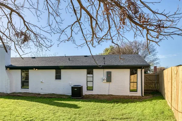 $300,000 | 1721 South Timber Court, Benbrook, TX 76126