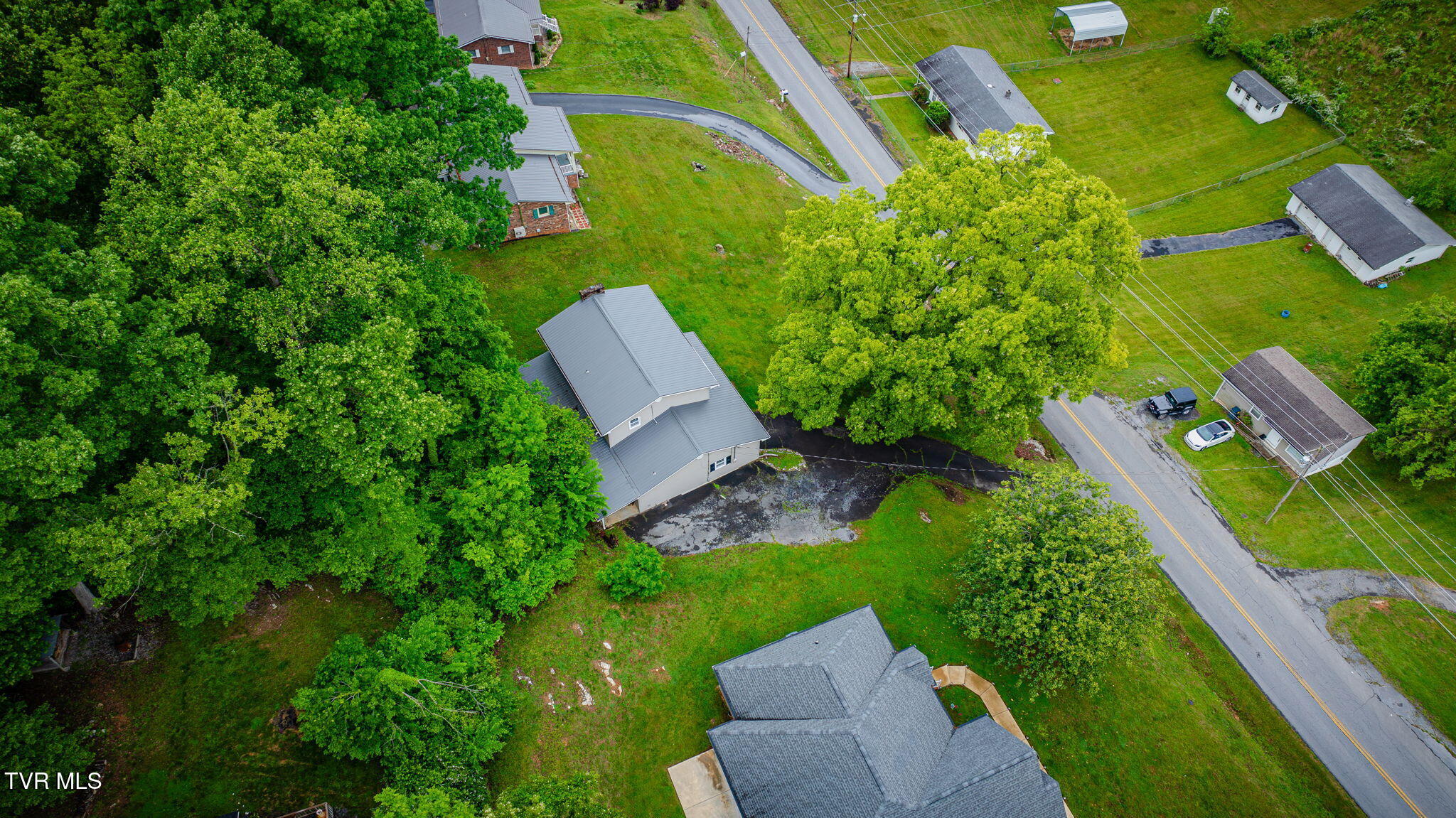 2552 Bob Little Road Elizabethton, TN 37643 - Photo 40 of 42 104