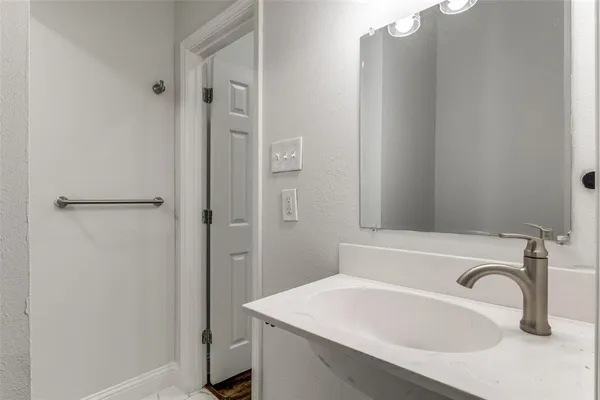 $2,225 | 2323 Stoneman Street, Dallas, TX 75215