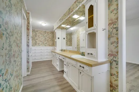 $400,000 | 1105 Greenbriar Lane, Arlington, TX 76013