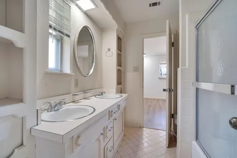 $400,000 | 1105 Greenbriar Lane, Arlington, TX 76013