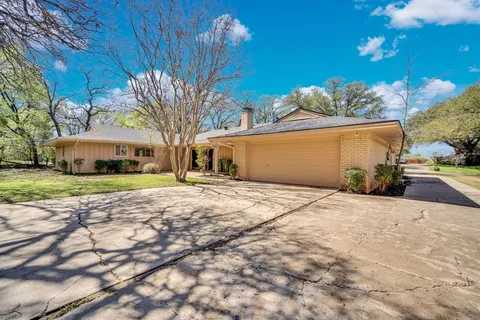 $400,000 | 1105 Greenbriar Lane, Arlington, TX 76013