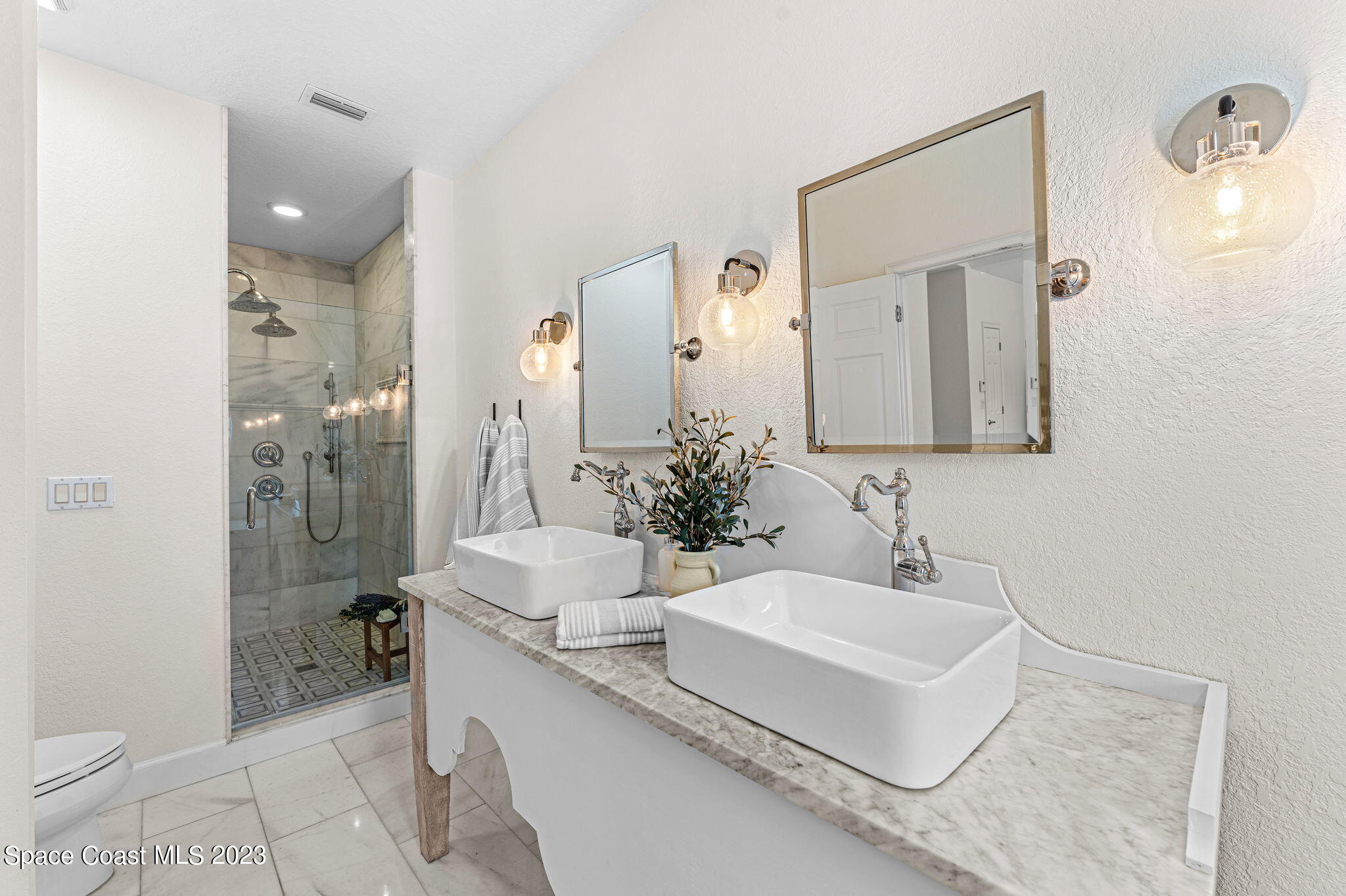 5595 Willoughby Drive Melbourne, FL 32934 - Photo 16 of 40 a bathroom with a tub sink and mirror