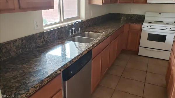 $2,800 | 5526 Moonlight Gardens Street, Las Vegas, NV 89130