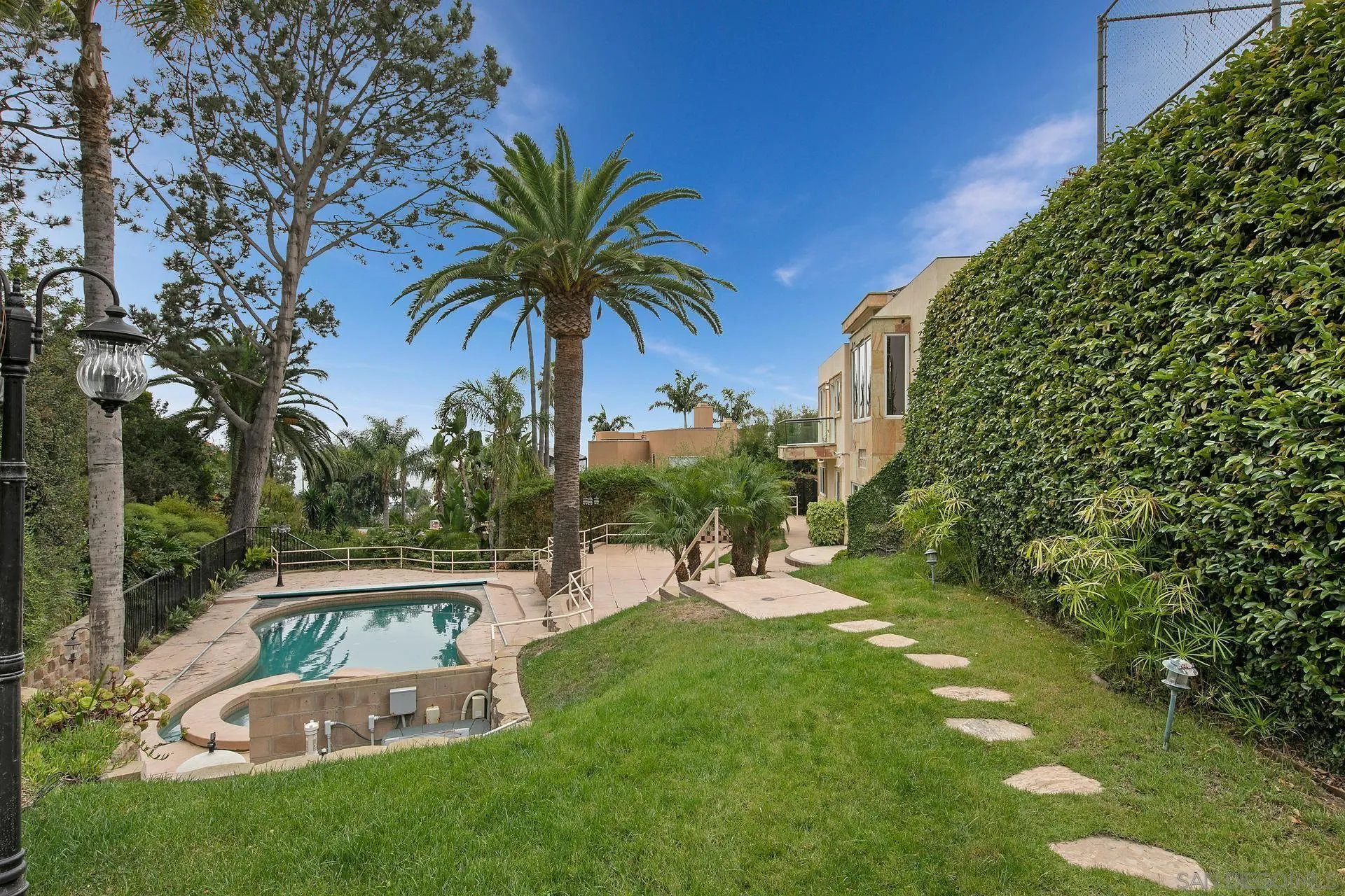 1735 Seaview Avenue Del Mar, CA 92014 - Photo 2 of 51