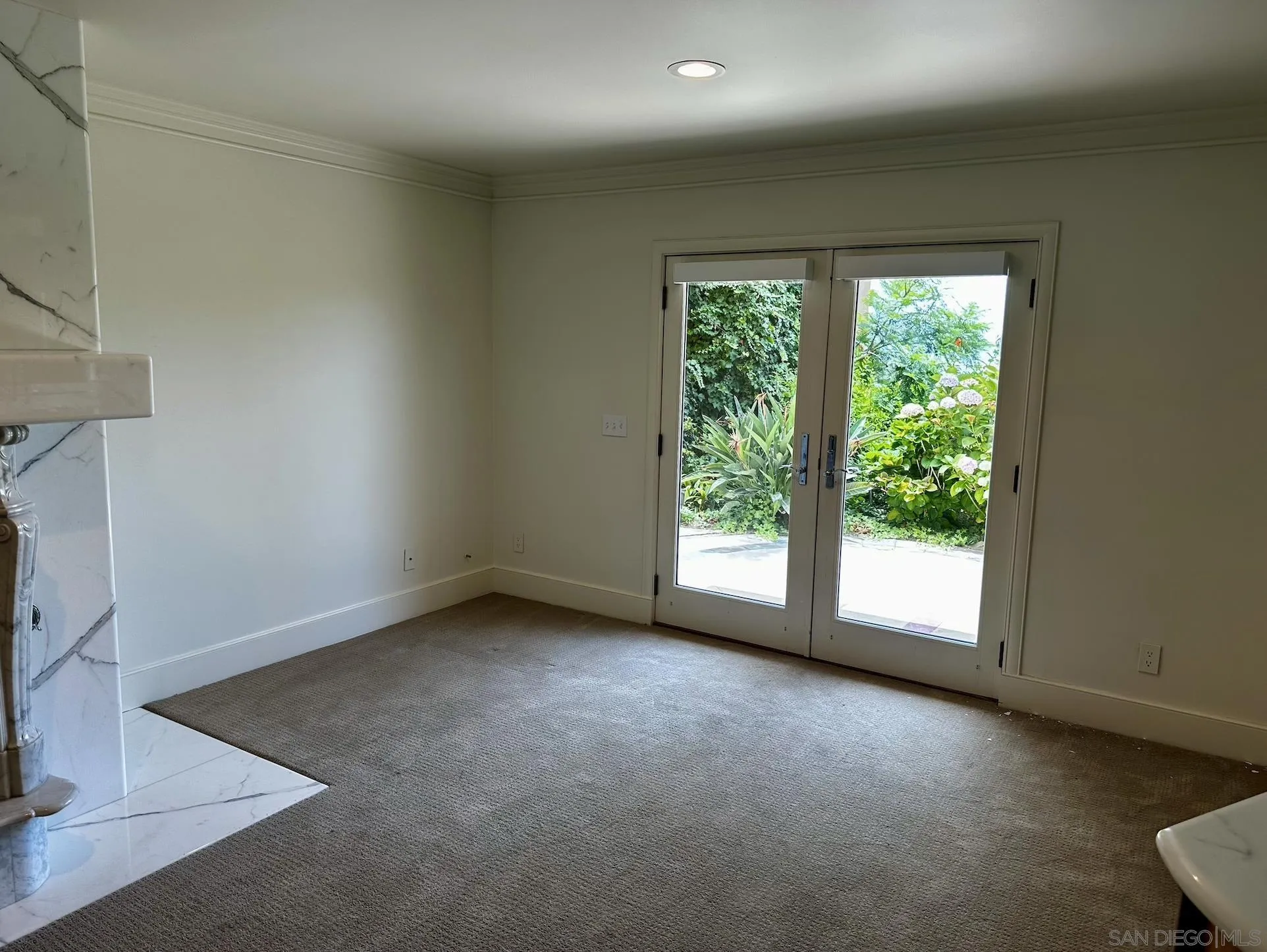 1735 Seaview Avenue Del Mar, CA 92014 - Photo 37 of 51 a view of a room that has a window in it