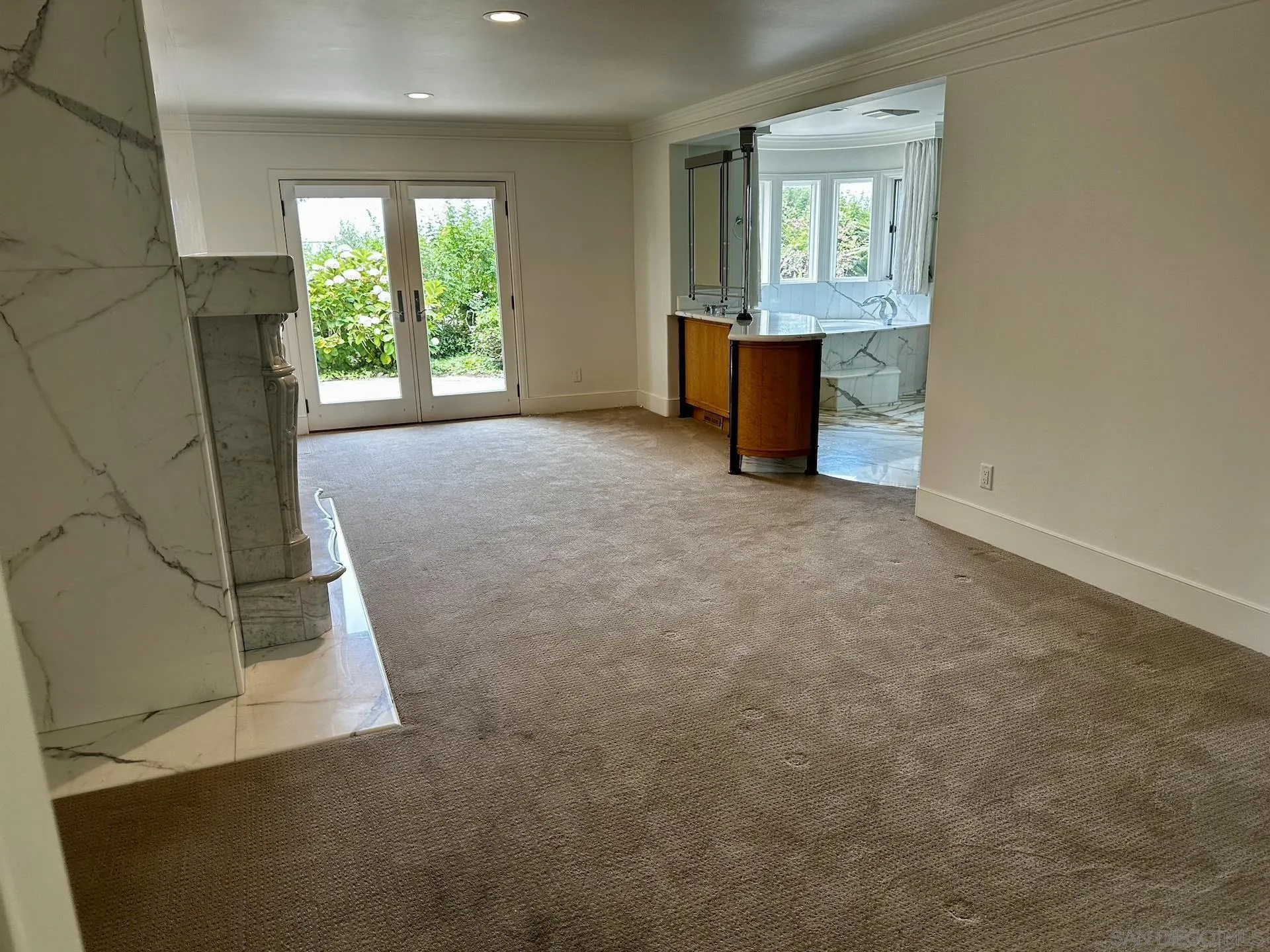 1735 Seaview Avenue Del Mar, CA 92014 - Photo 38 of 51 an empty room with windows