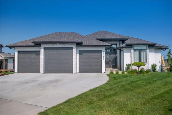 $775,000 | 14622 Thousand Oaks Place, Parkville, MO 64152