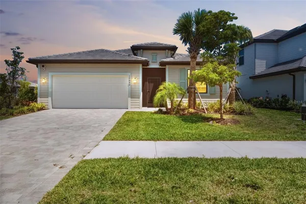 $550,000 | 17090 Luminous Avenue, Venice, FL 34293