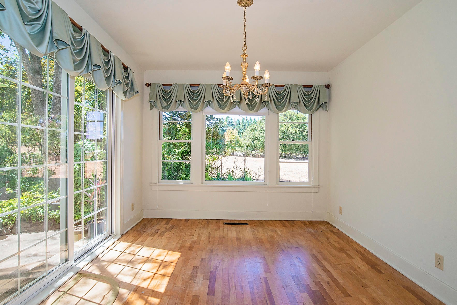 4265 Coleman Creek Road Medford, OR 97501 - Photo 5 of 36 Coleman Creek_011
