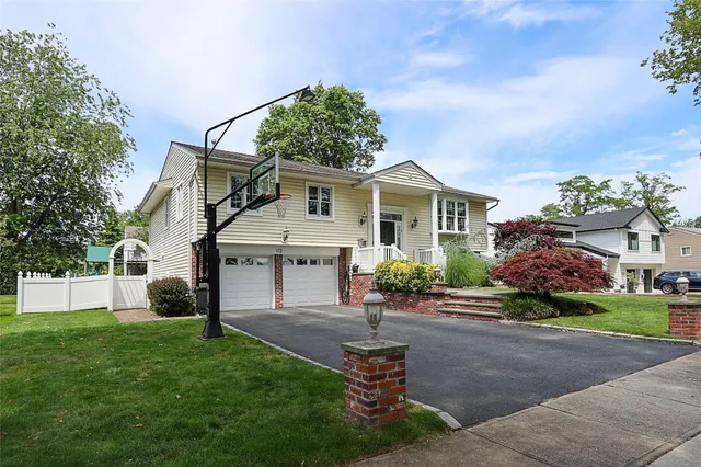 $1,588,000 | 112 Ursula Drive, Roslyn, NY 11576