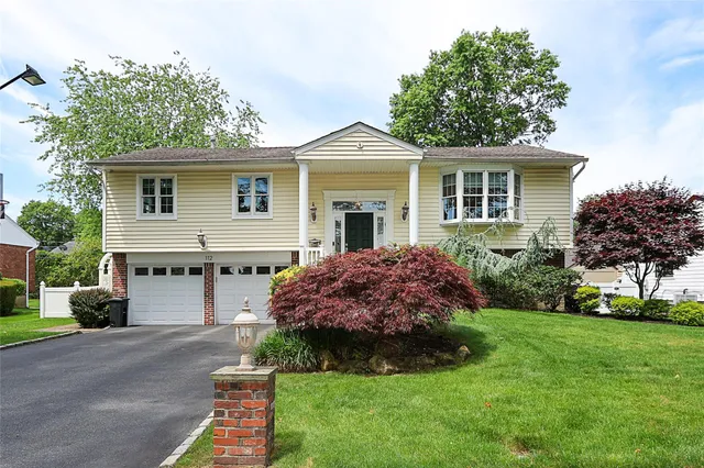 $1,588,000 | 112 Ursula Drive, Roslyn, NY 11576